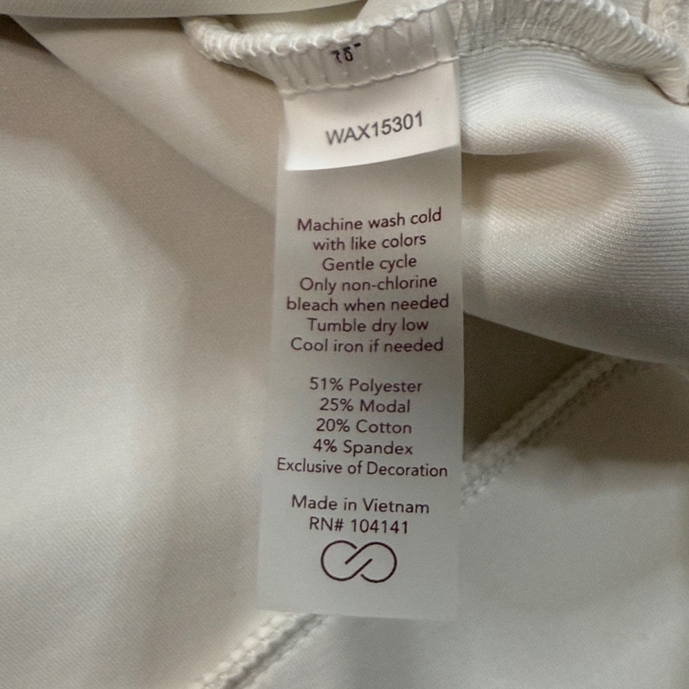 Women's Classic White Zip-Up Vest - Picture 10 of 10